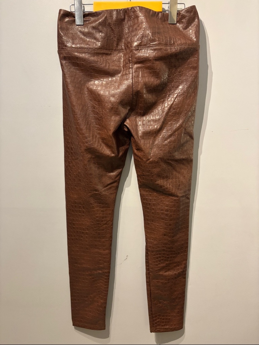 NWOT 7 For All Mankind Faux Leather Croc Embossed Patterned Brown Leggings - Picture 6 of 8